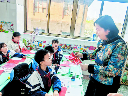  剪紙進校園 文化潤童心